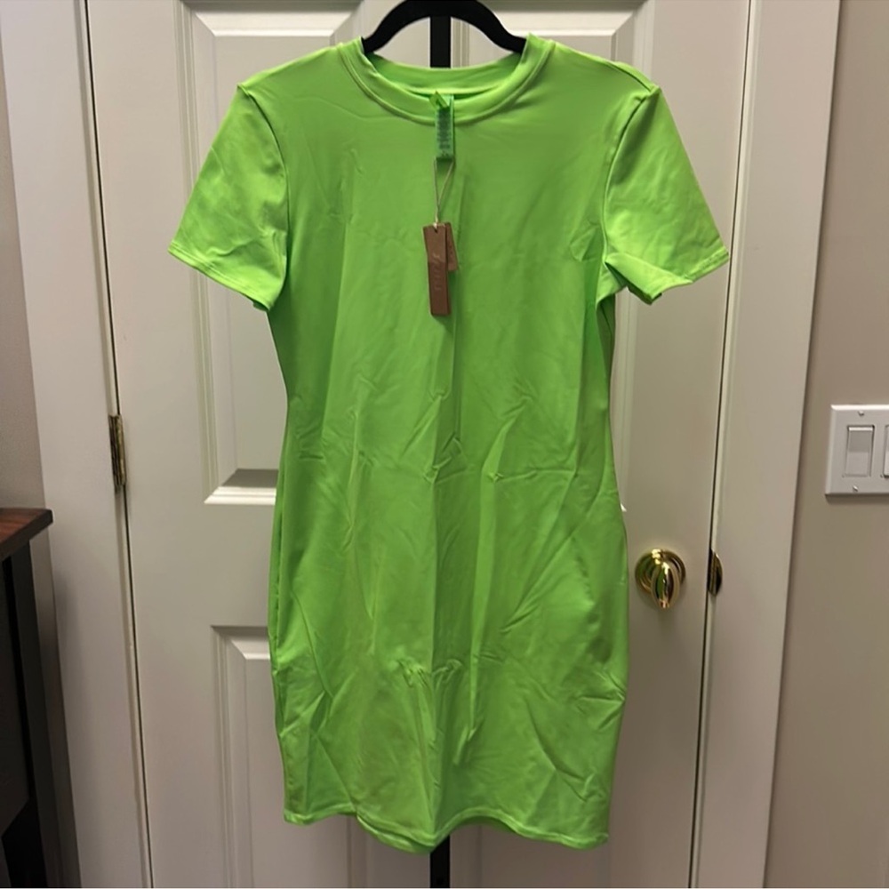 NWT SKIMS Signature Swim T-Shirt Dress Neon Green. Size XL - Picture 4 of 8